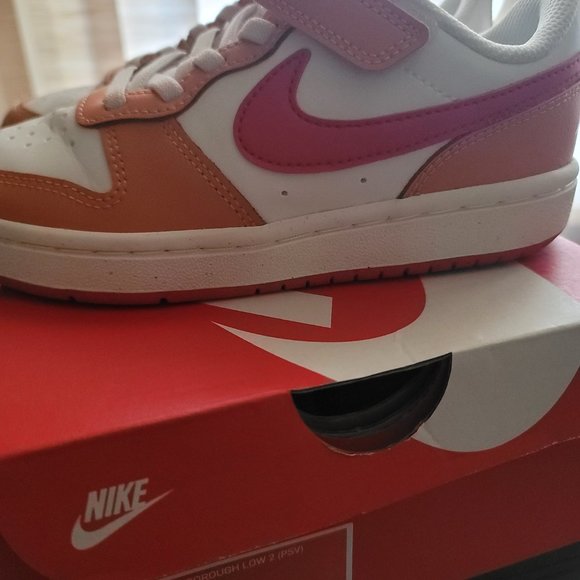 Sneakers - Picture 3 of 4